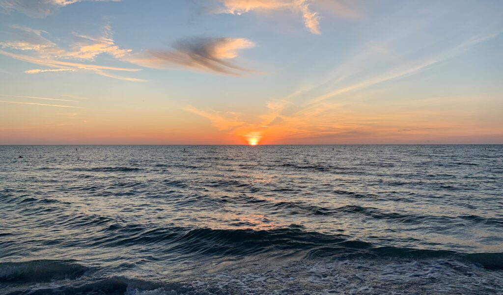 A view of the sunset and the sea